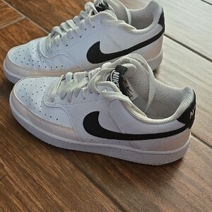 Nike Women's White and Black Sneakers